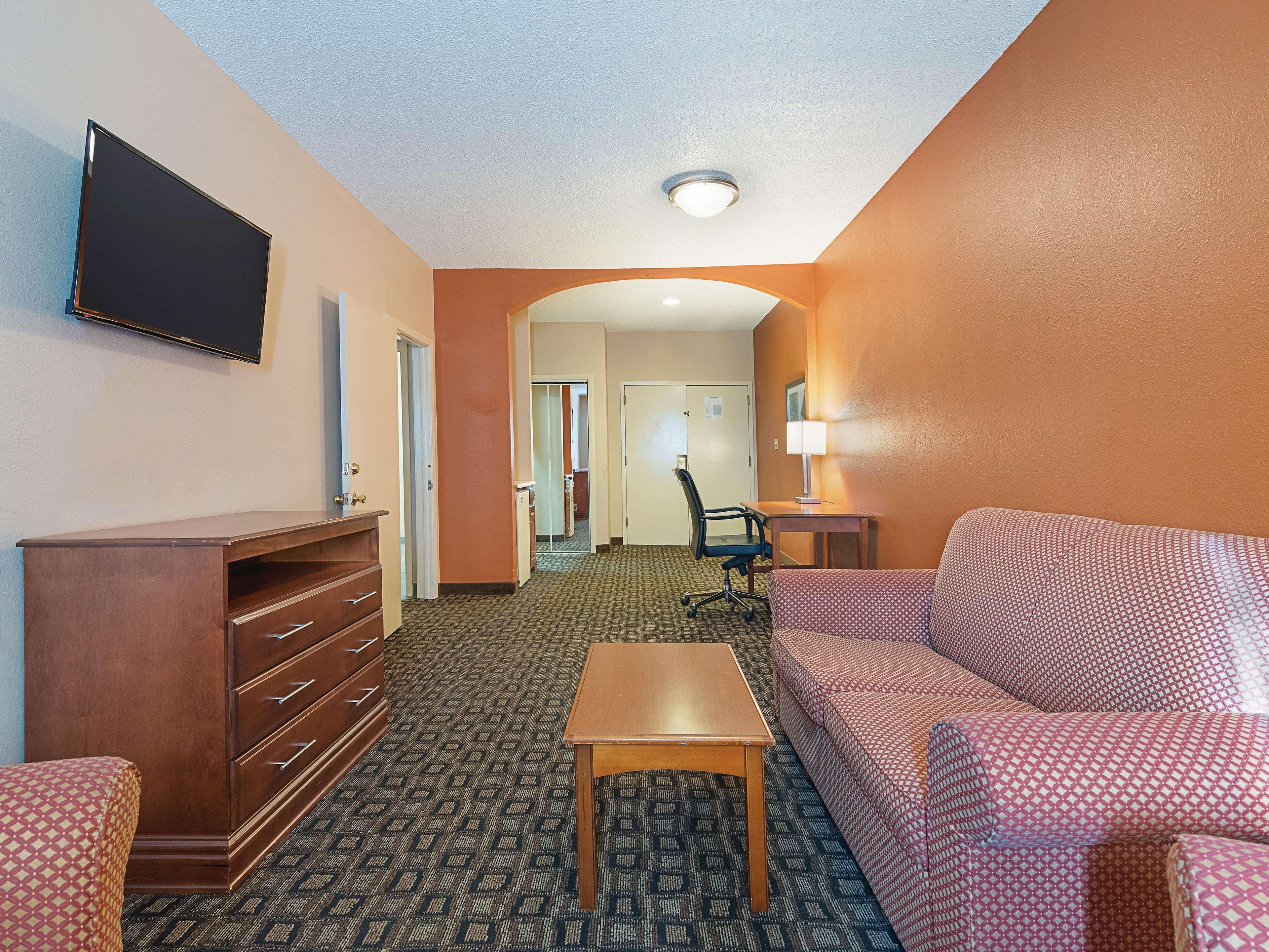 La Quinta Inn By Wyndham Decatur Alabama Exterior photo