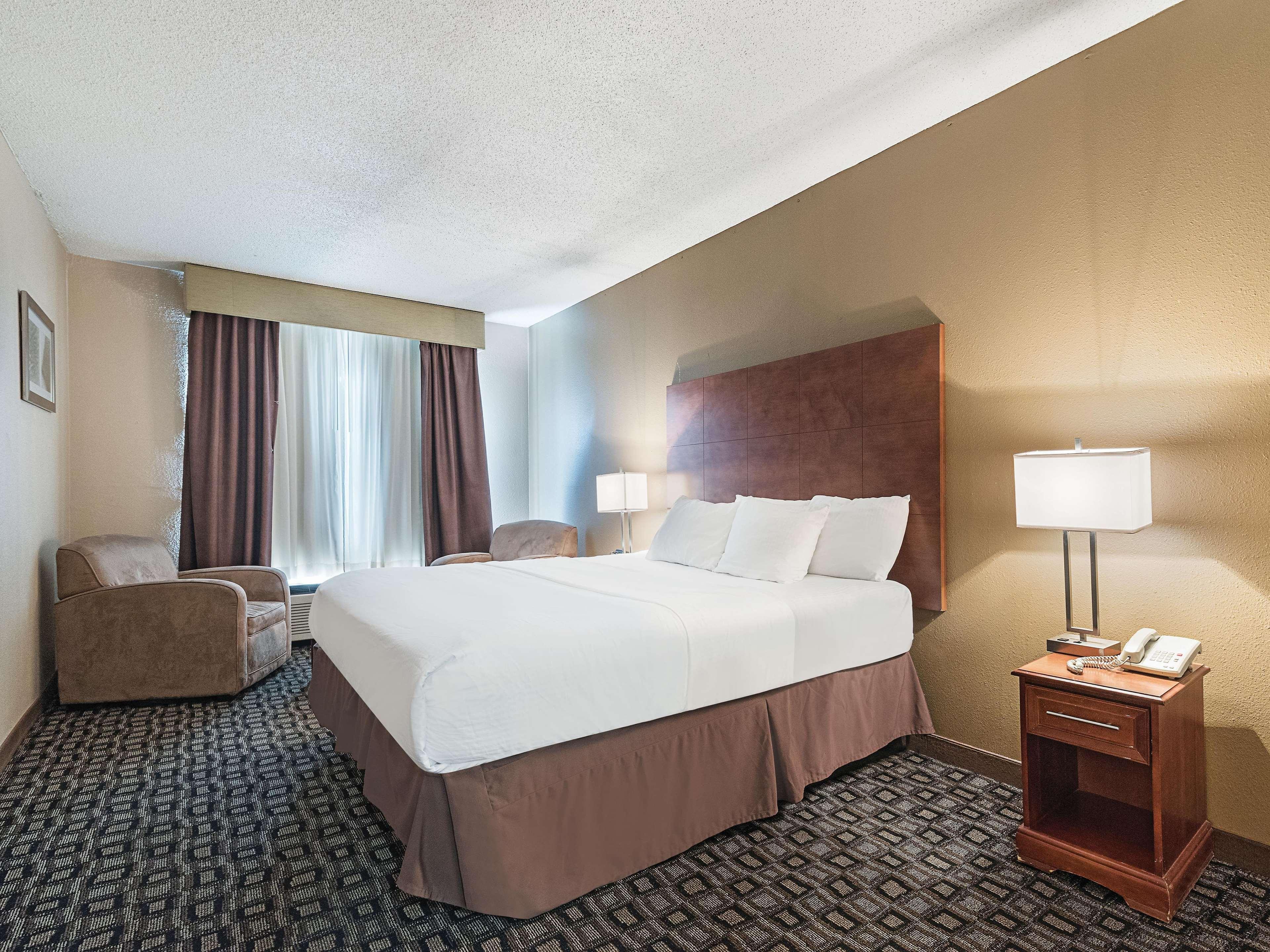 La Quinta Inn By Wyndham Decatur Alabama Exterior photo