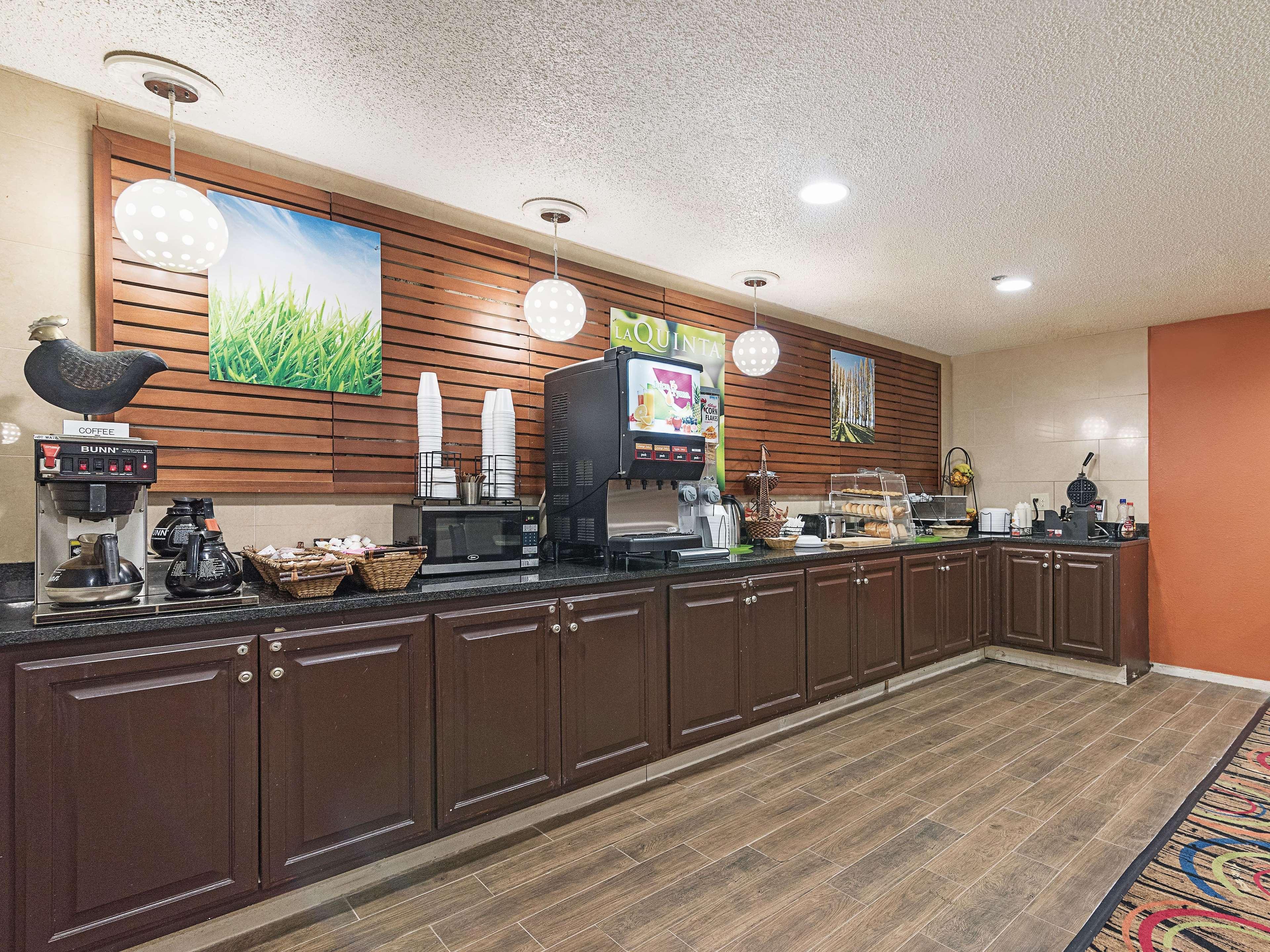 La Quinta Inn By Wyndham Decatur Alabama Exterior photo