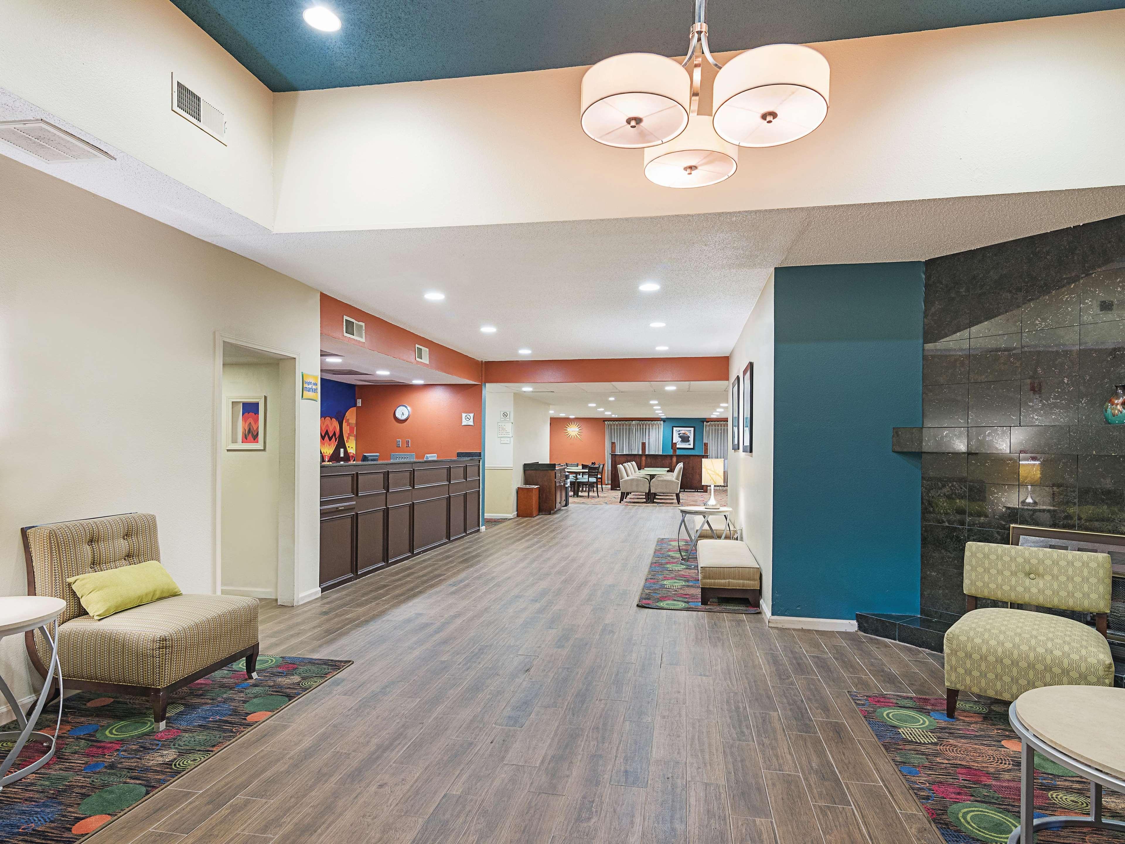 La Quinta Inn By Wyndham Decatur Alabama Exterior photo
