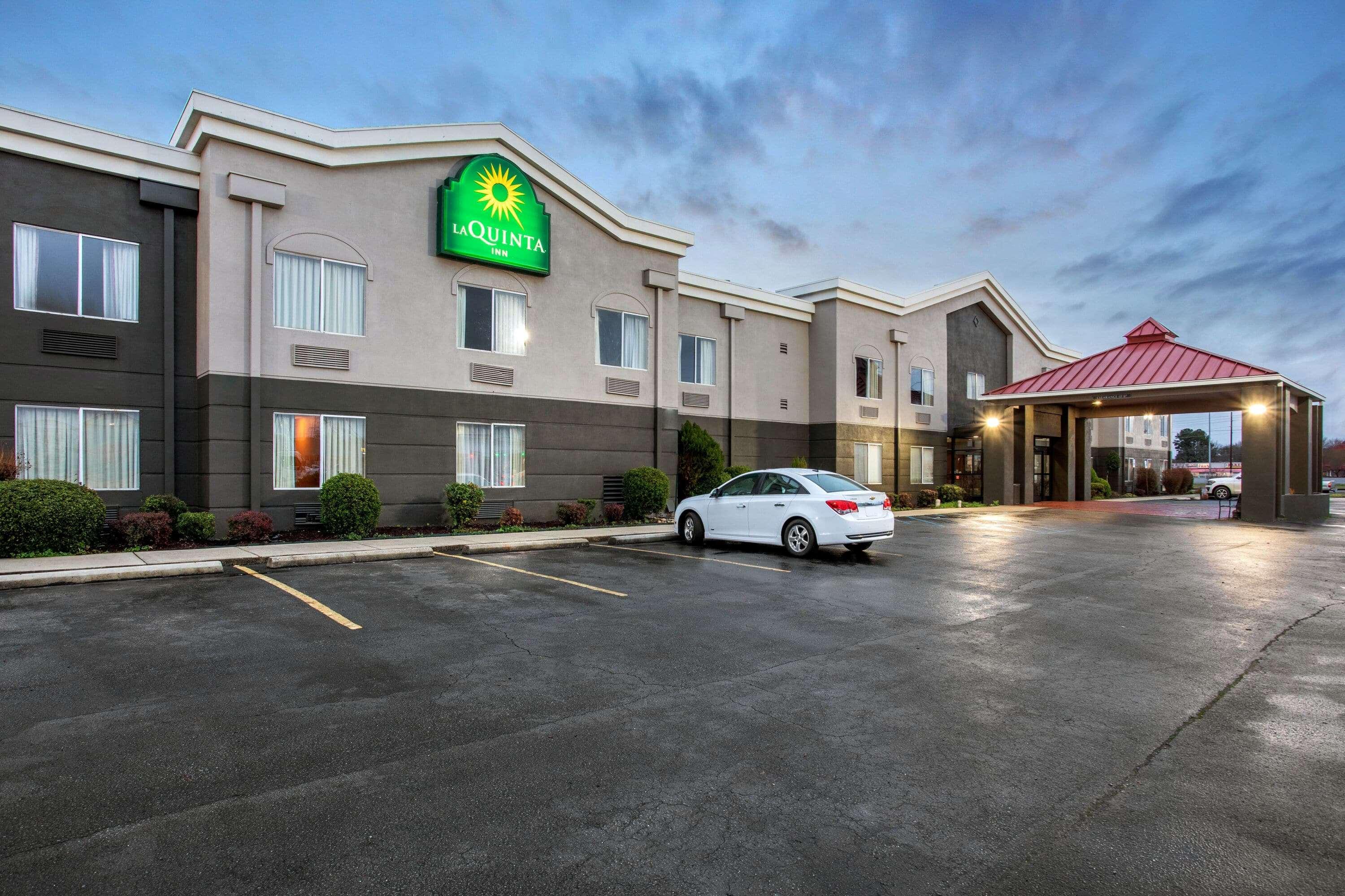 La Quinta Inn By Wyndham Decatur Alabama Exterior photo