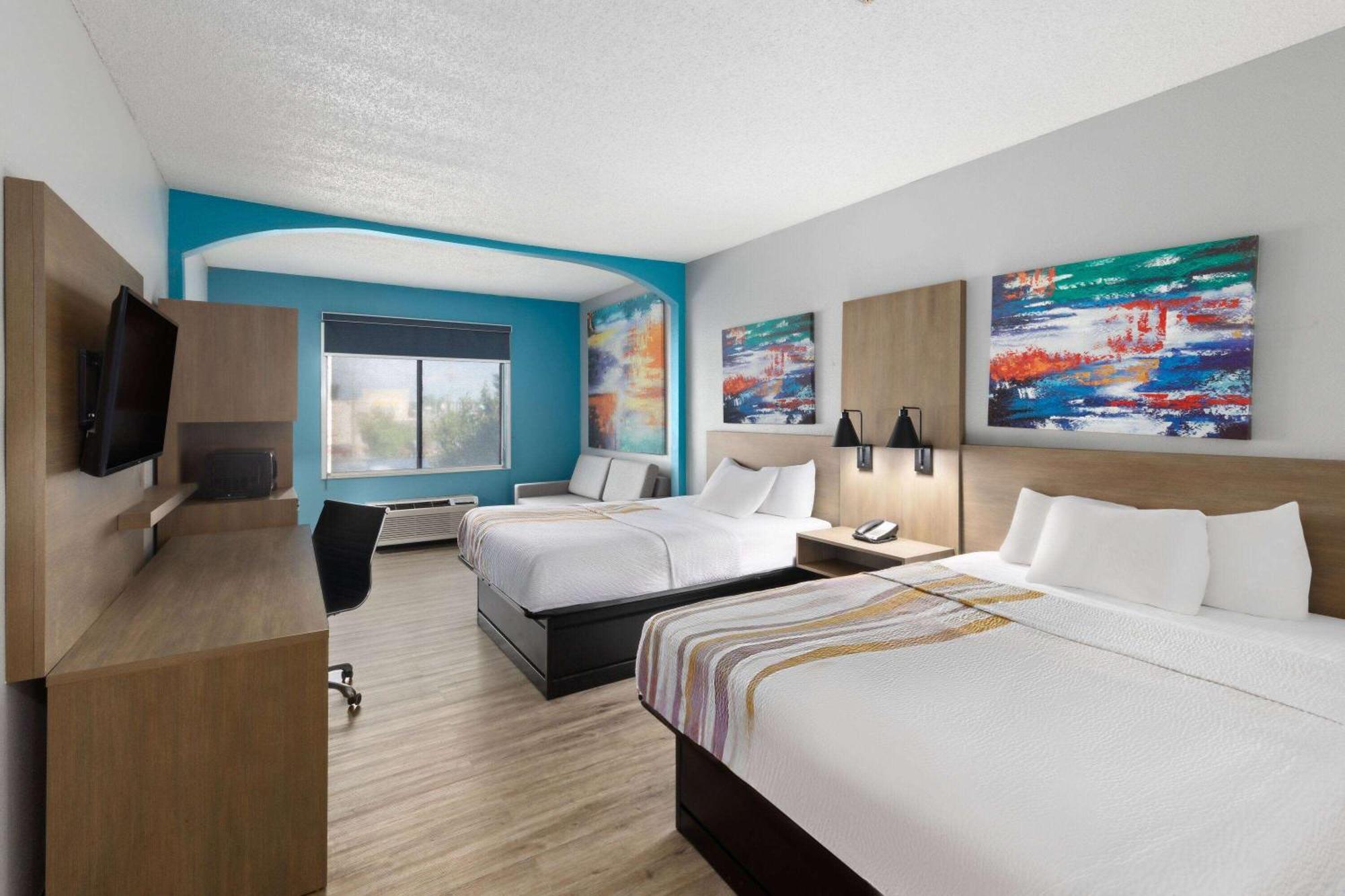 La Quinta Inn By Wyndham Decatur Alabama Exterior photo