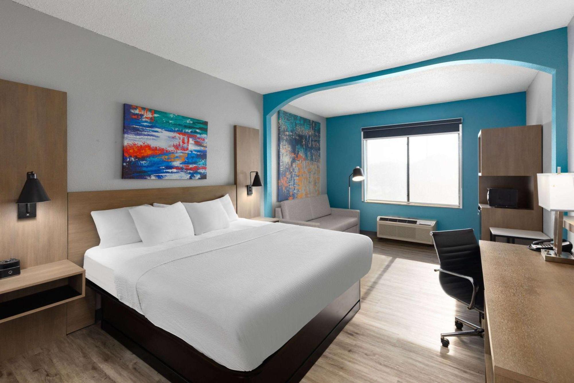La Quinta Inn By Wyndham Decatur Alabama Exterior photo