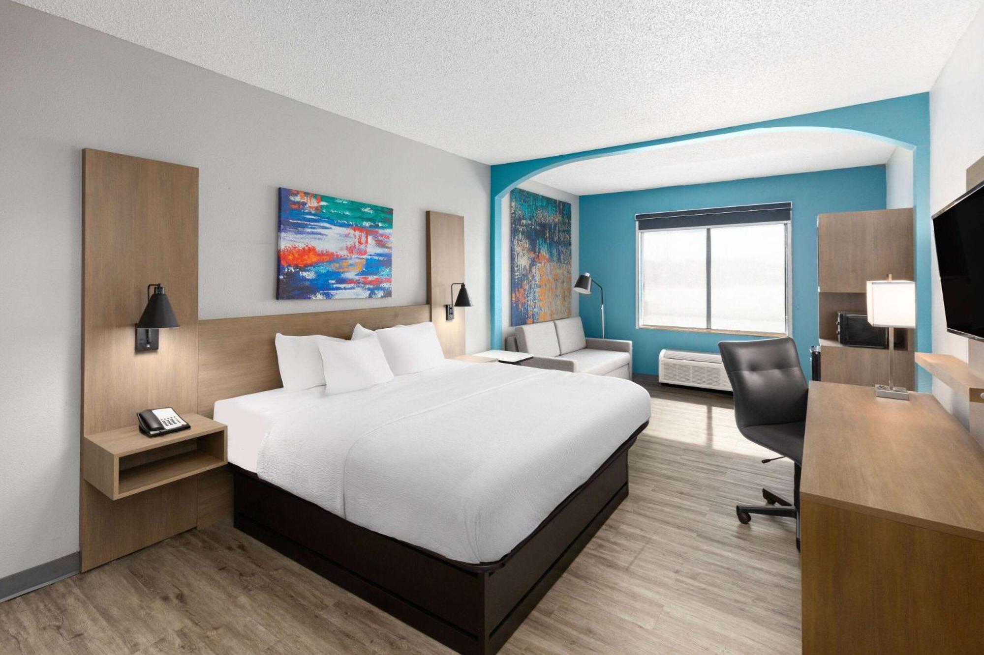 La Quinta Inn By Wyndham Decatur Alabama Exterior photo