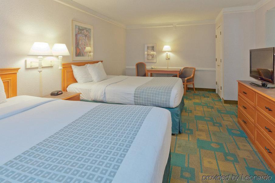 La Quinta Inn By Wyndham Decatur Alabama Exterior photo