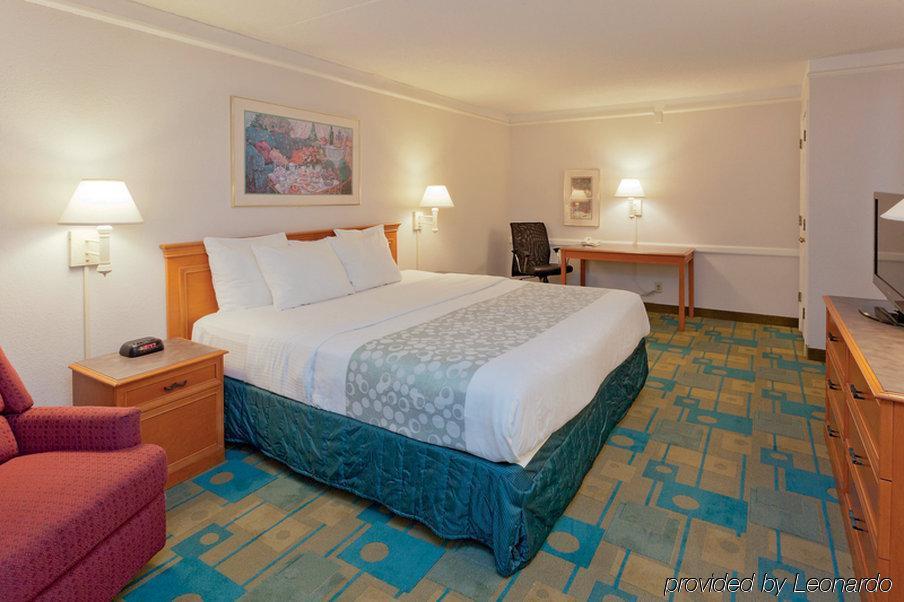 La Quinta Inn By Wyndham Decatur Alabama Exterior photo