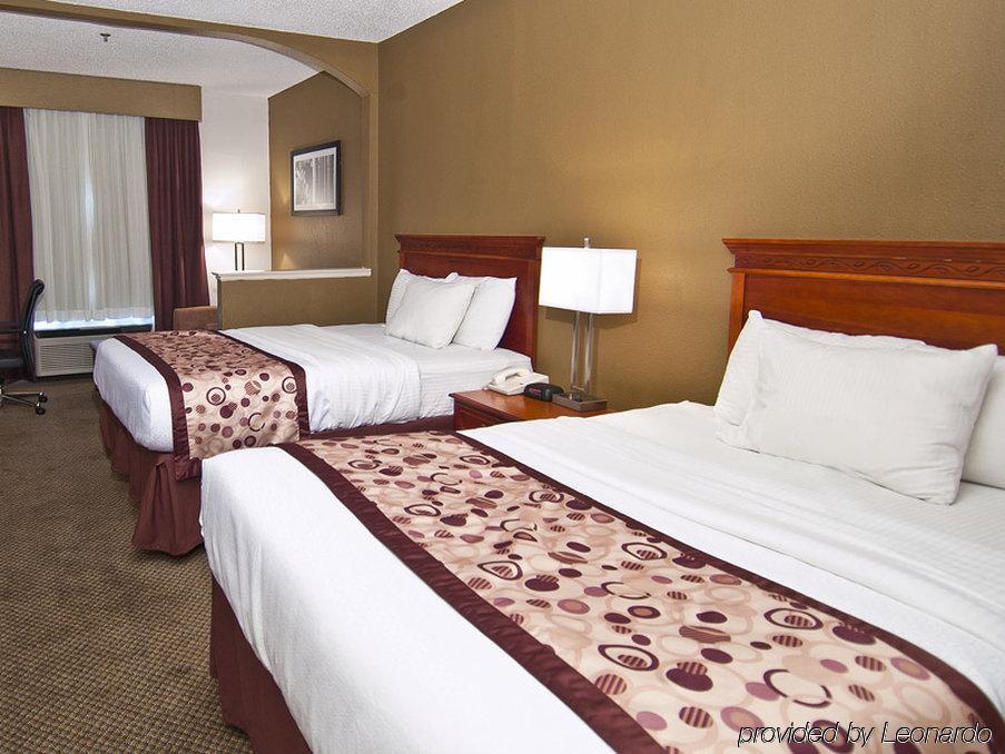 La Quinta Inn By Wyndham Decatur Alabama Room photo