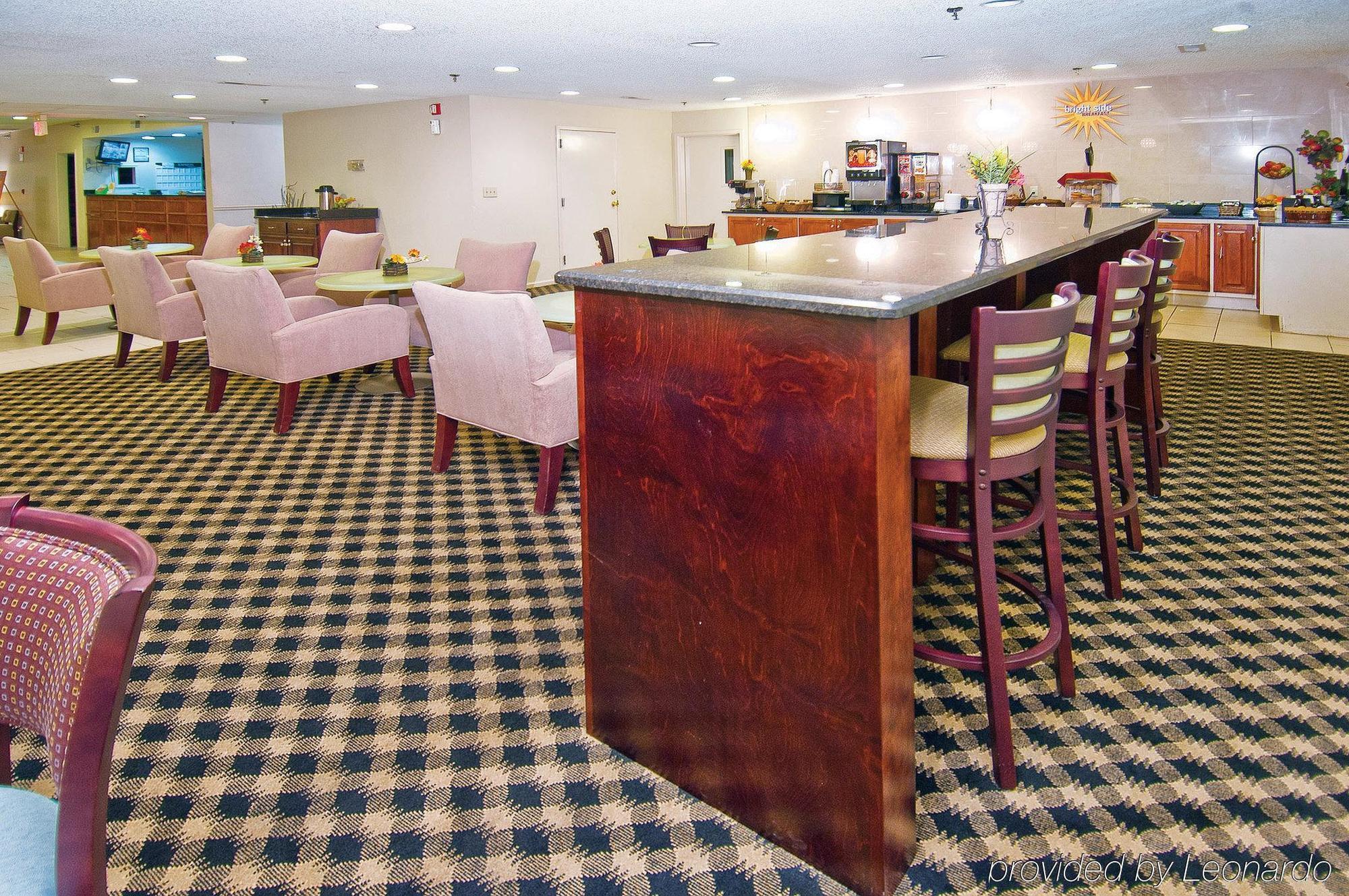 La Quinta Inn By Wyndham Decatur Alabama Exterior photo
