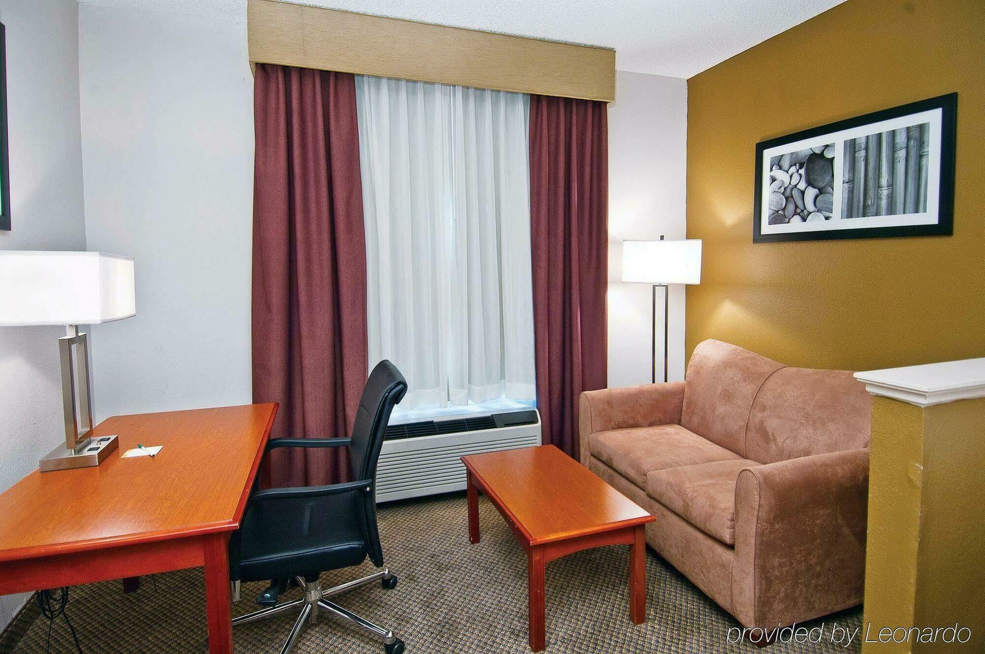 La Quinta Inn By Wyndham Decatur Alabama Room photo